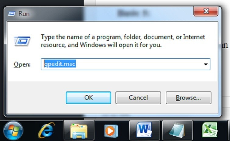 Mở hộp thoại Run và nhập gpedit.msc để truy cập Group Policy Editor