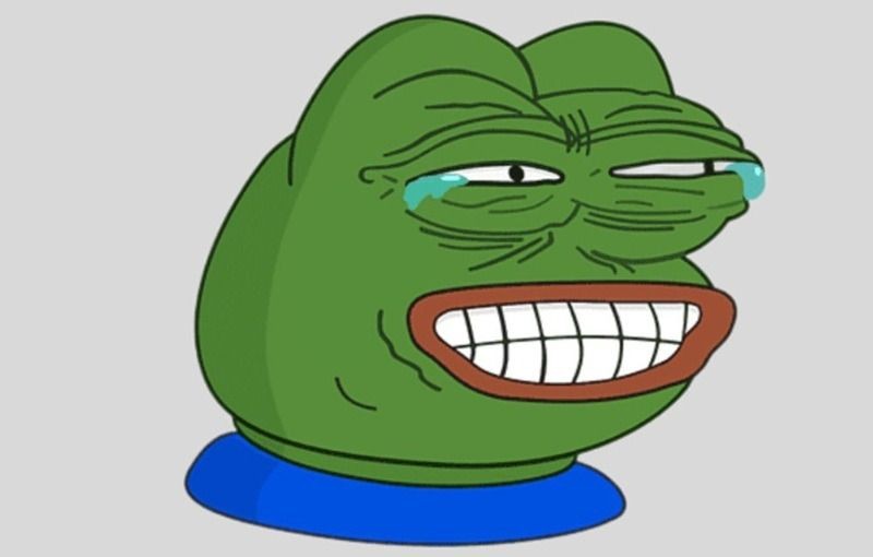 Meme ếch xanh tự mãn với nụ cười nhếch mép đầy tinh quái