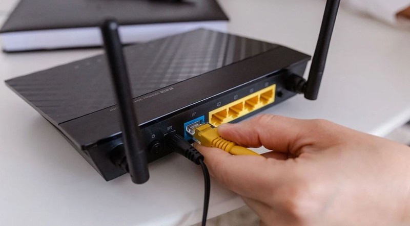 Kiểm tra lại cáp Ethernet sau khi cắm để đảm bảo kết nối chắc chắn