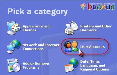 Chọn User Accounts trong Control Panel