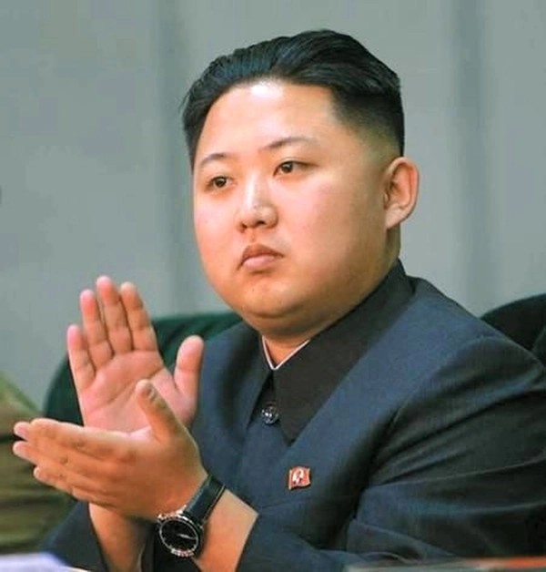 Meme vỗ tay chủ tịch Kim Jong Un mặt nghiêm nghị