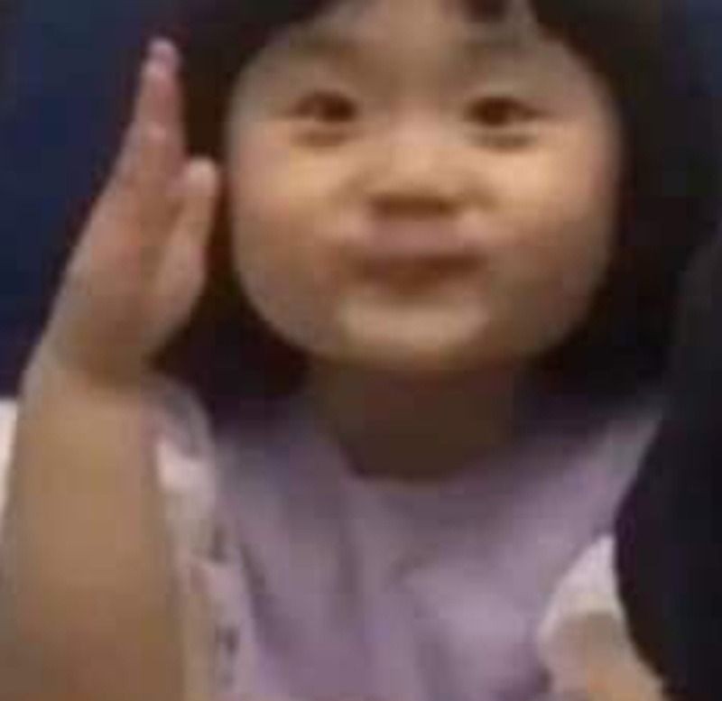 Meme học sinh giơ tay xin phát biểu, biểu tượng của sự mong chờ