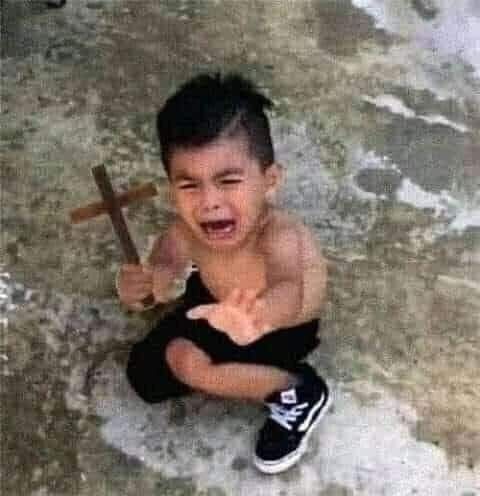 Meme bựa với biểu cảm bất lực và cam chịu