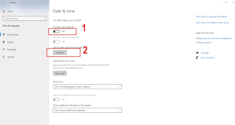 Cửa sổ Date & Time Settings với tùy chọn Set time automatically tắt và nút Change để cài đặt thủ công được khoanh đỏ