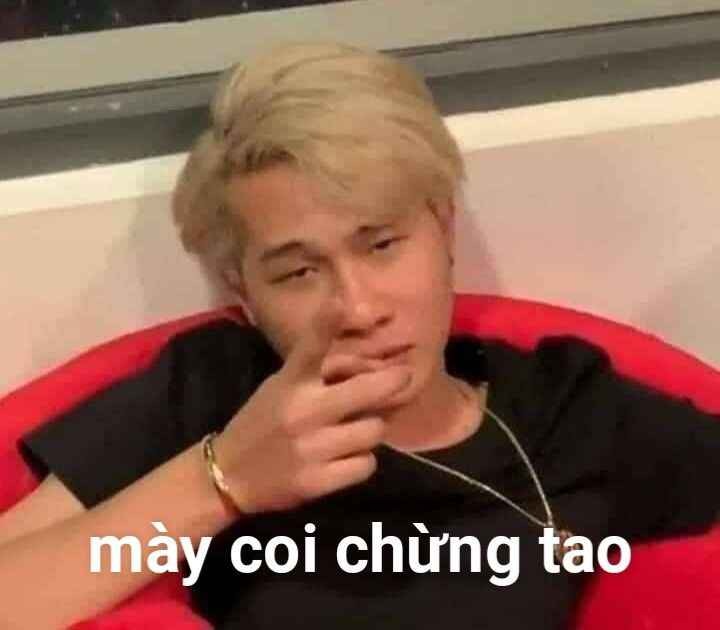 Một meme với người phụ nữ châu Á có biểu cảm khó chịu