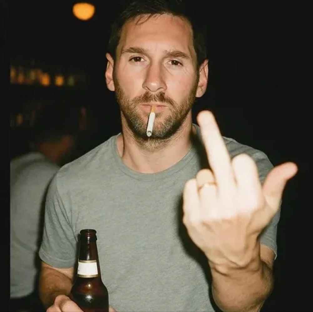 Messi meme với biểu cảm huyền thoại sân cỏ