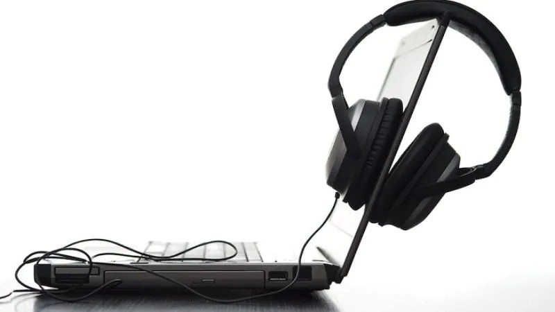 Kiểm tra tai nghe với thiết bị khác để xác định lỗi
