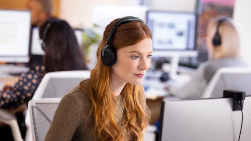 Kiểm tra pin và chế độ ghép nối của tai nghe Bluetooth