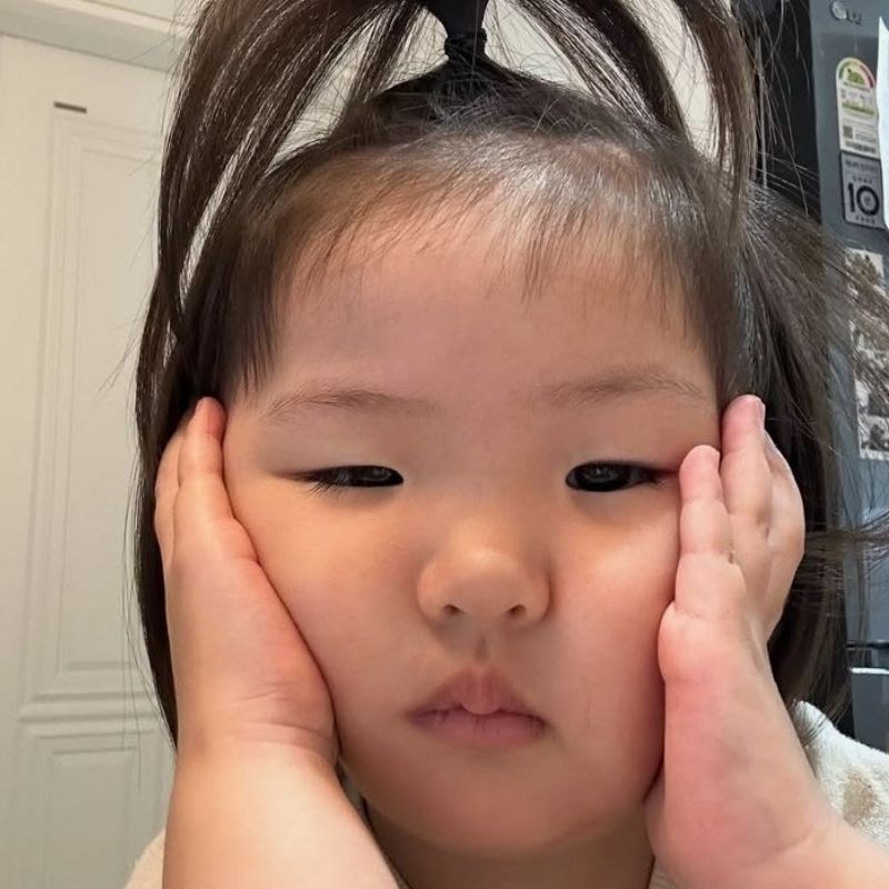 Biểu cảm vừa giận vừa đáng yêu của em bé