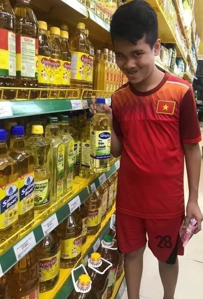 Ảnh chế chai dầu ăn nhìn là hiểu