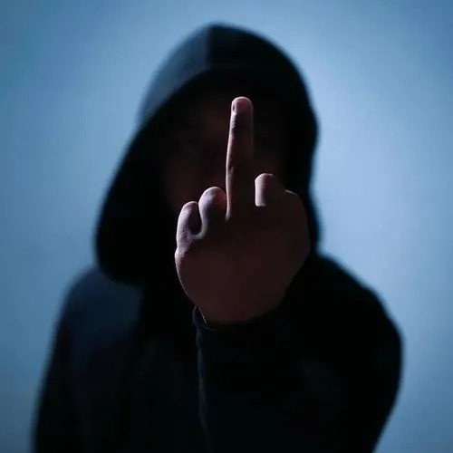 Meme bố cục ngón giữa xuyên qua lớp sáng mỏng