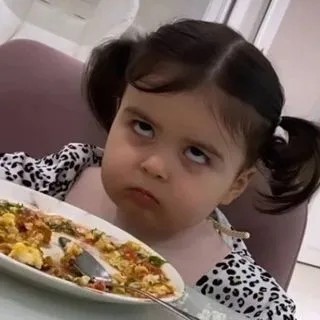 Meme cô bé trợn mắt chán nản