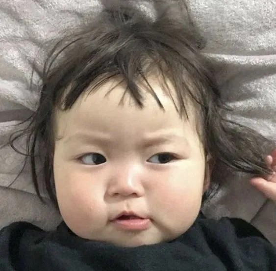 Bé gái Hàn Quốc nổi tiếng khắp các trang mạng xã hội vì biểu cảm gương mặt độc đáo