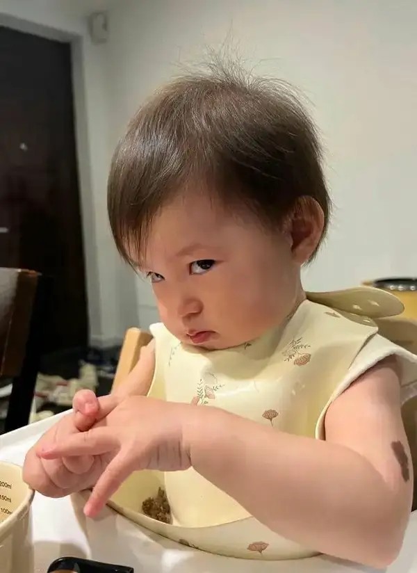 Meme liếc cute