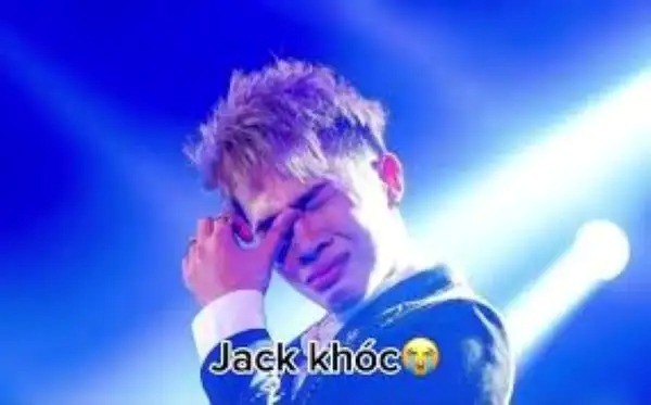 Jack thể hiện sự khó hiểu qua ánh mắt.