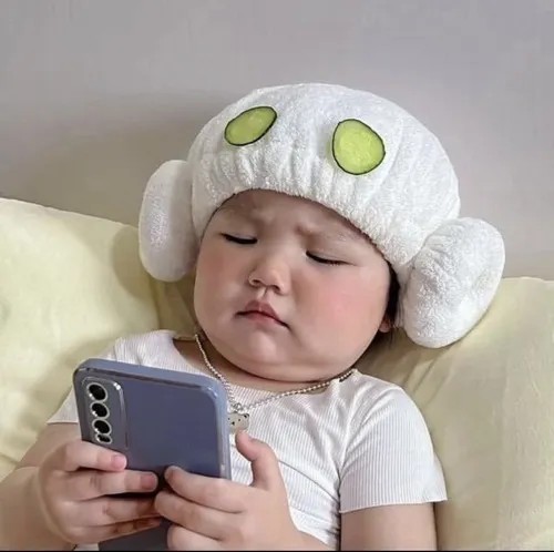 Meme em bé nhăn mặt và nghệ thuật thể hiện sự khó chịu qua hình ảnh